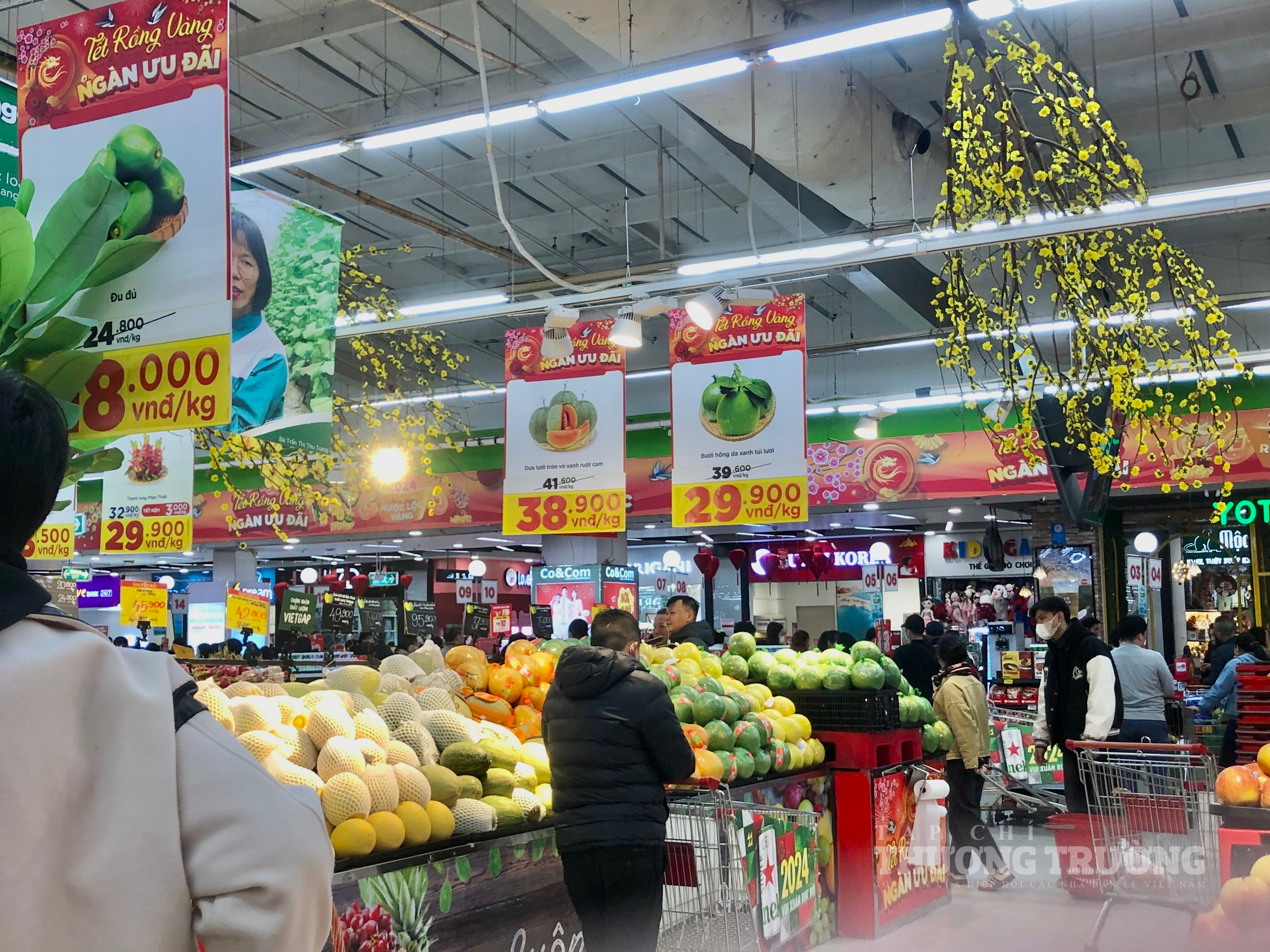 Thị trường hàng hóa Tết có những dấu hiệu “ấm lên”