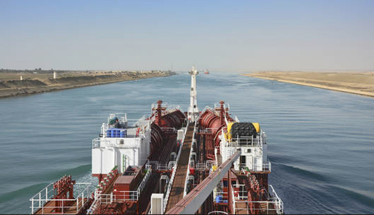 Vận chuyển hàng hóa qua kênh đào Suez giảm 45%