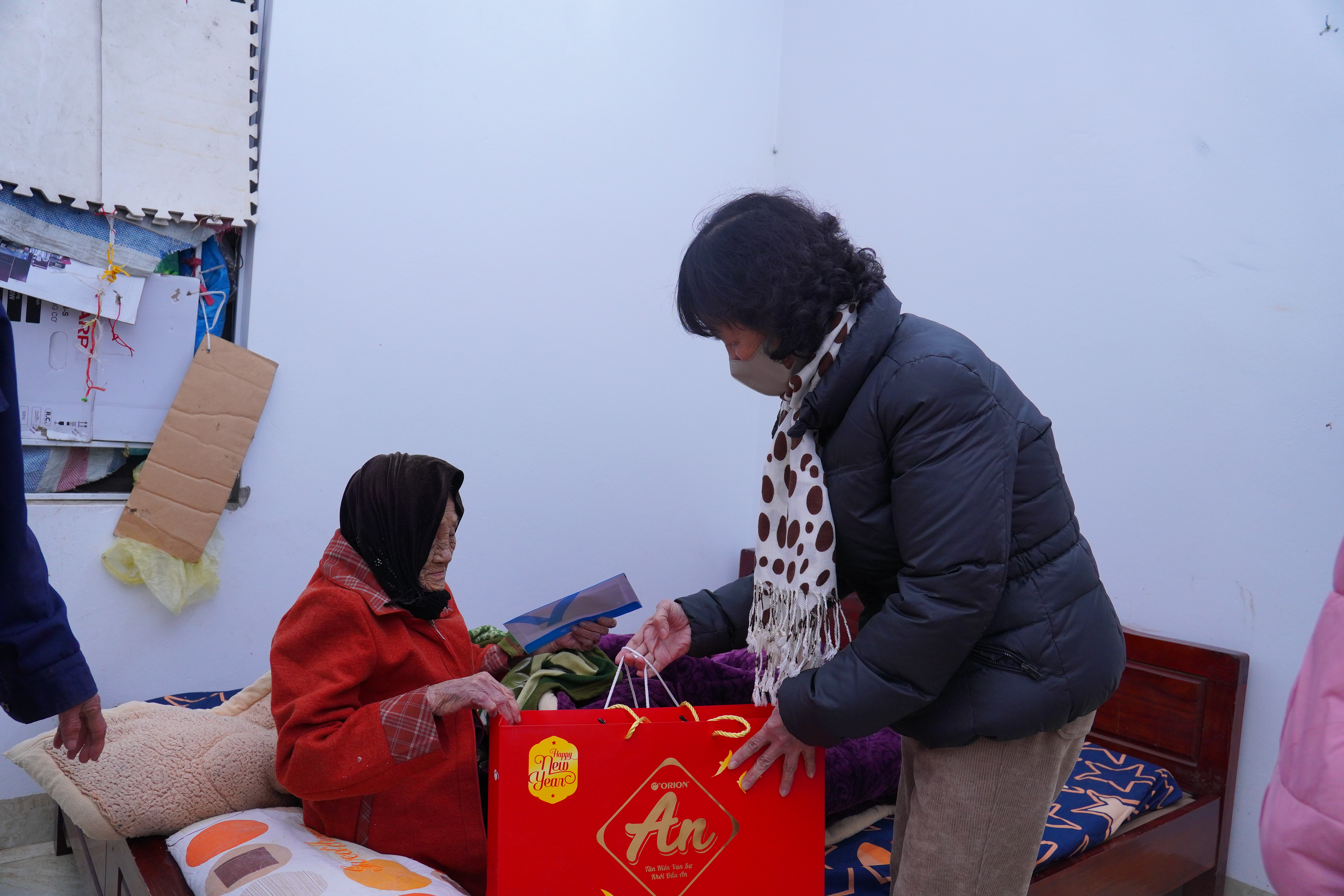 Bệnh viện An Việt thăm và chúc Tết Mẹ Việt Nam anh hùng tại huyện Gia Lâm – Hà Nội