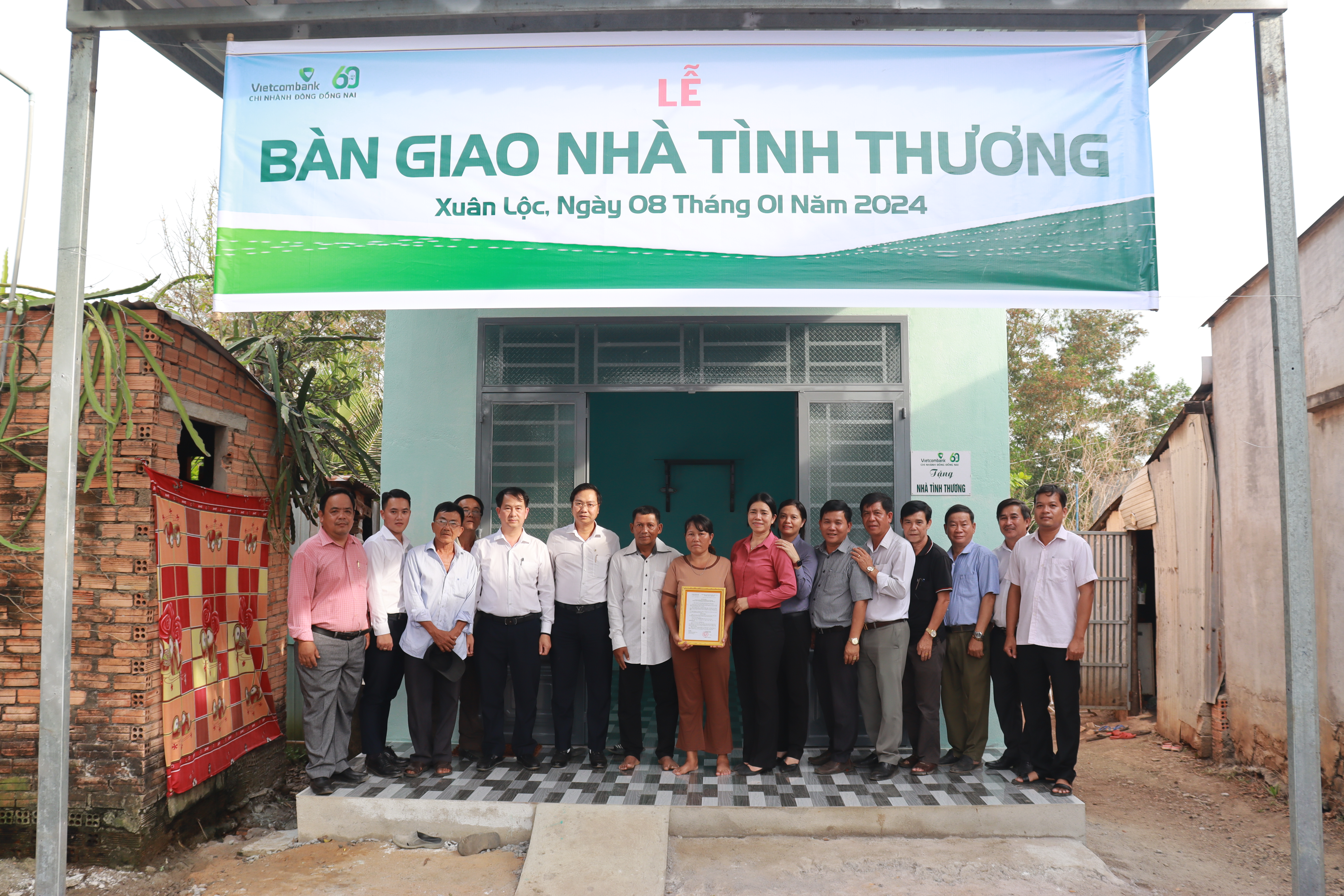Vietcombank khánh thành nhiều ngôi nhà tặng người nghèo an cư đón Tết