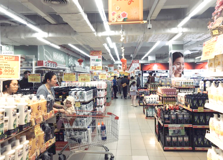 Không khí mua sắm nhộn nhịp những ngày cận Tết