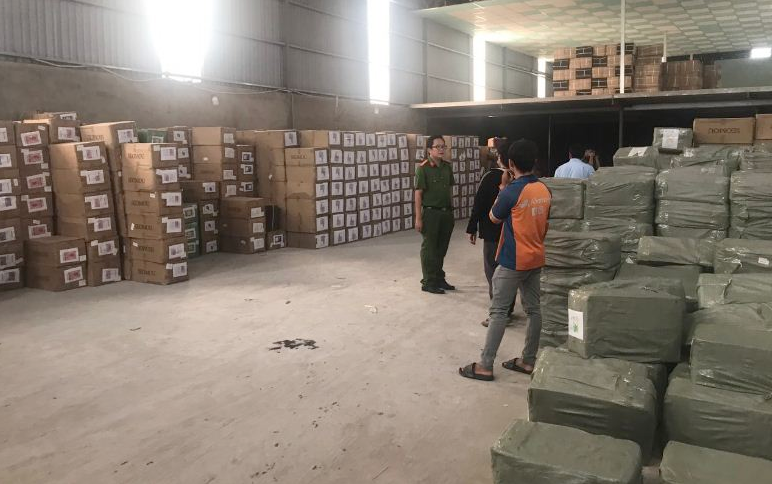 Phát hiện, tạm giữ 49 tấn mỹ phẩm không rõ nguồn gốc xuất xứ