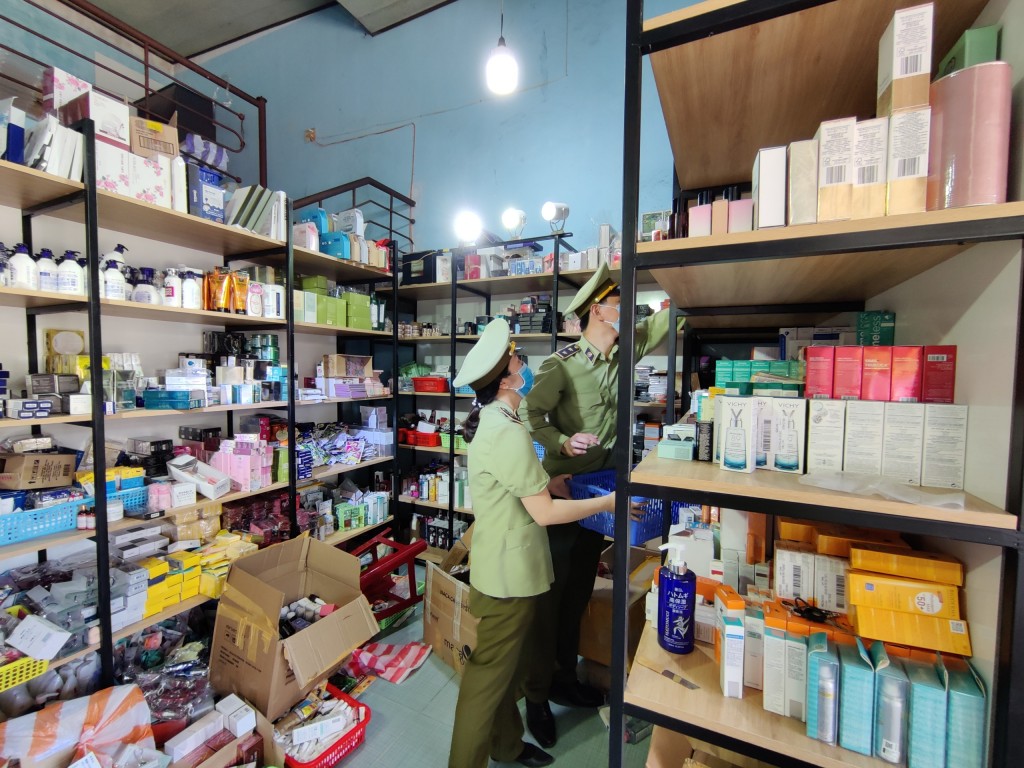 Hà Nội tăng cường kiểm tra, hậu kiểm các cơ sở sản xuất, kinh doanh mỹ phẩm