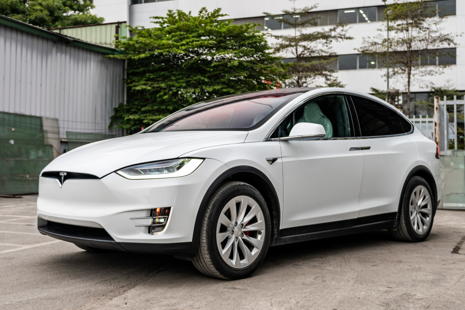 Tesla bị triệu hồi hơn 2 triệu xe điện vì lỗi giao diện