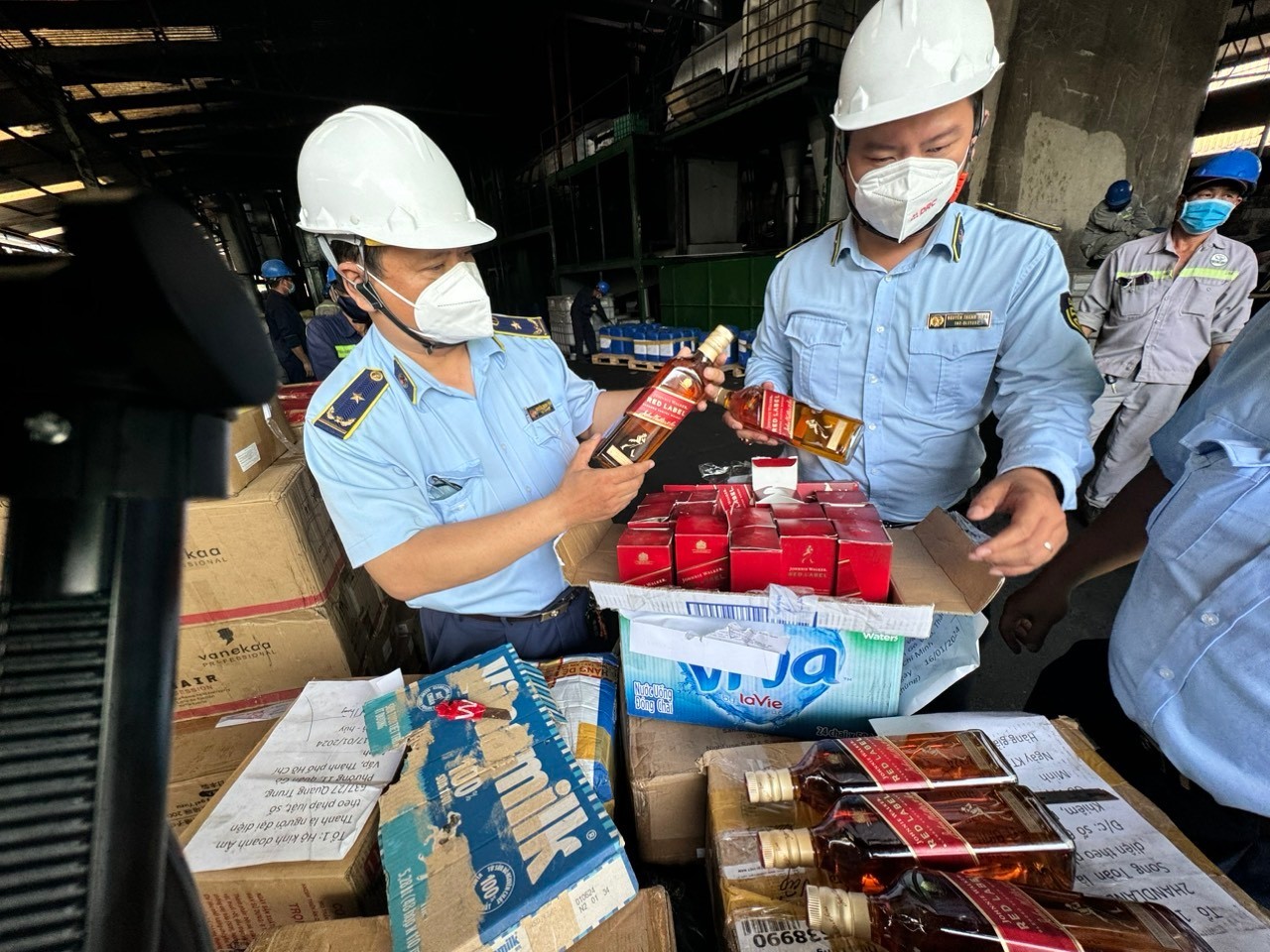 TPHCM Tiêu hủy gần 60.000 sản phẩm hàng hóa nhập lậu