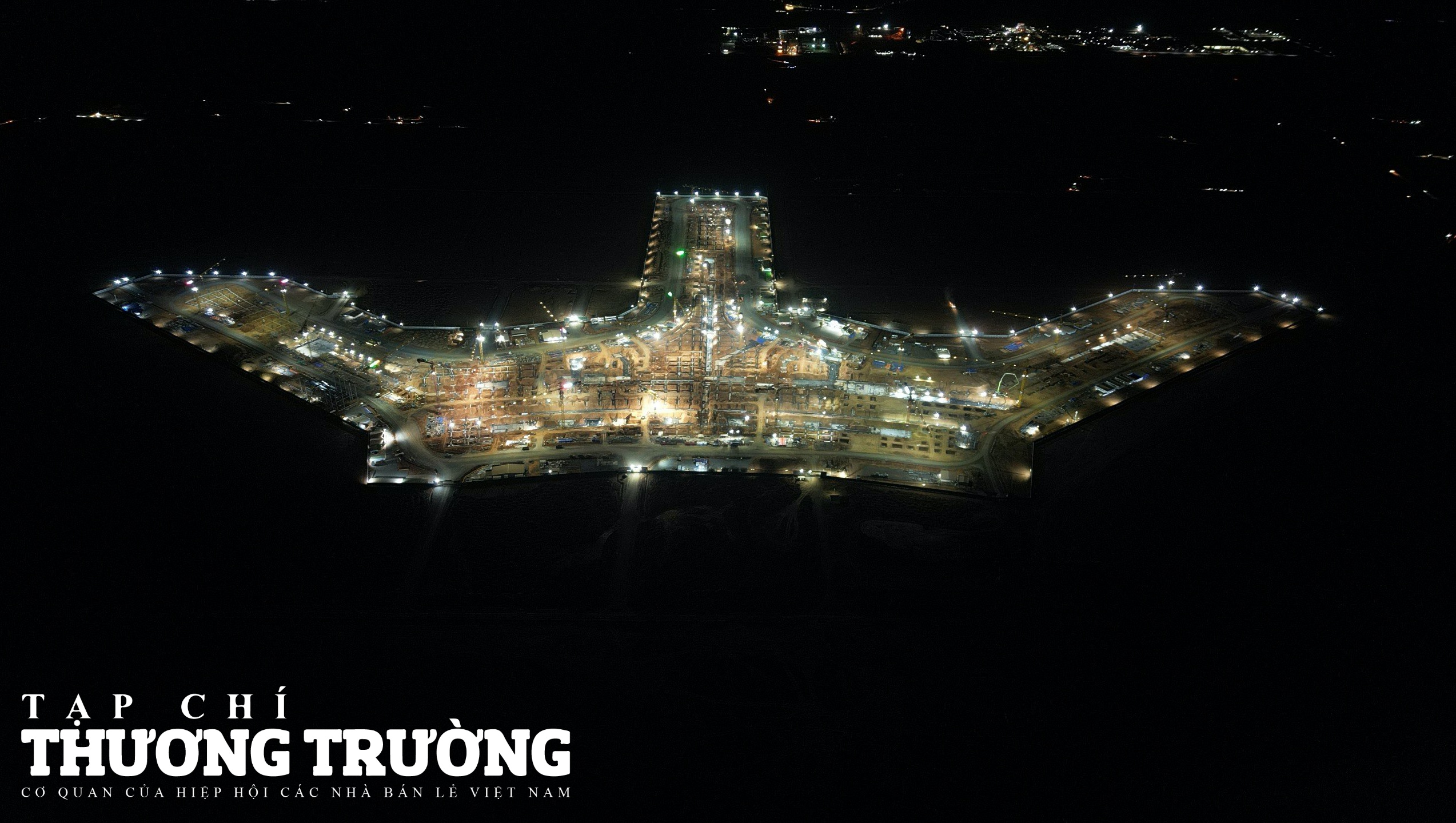 Công nhân tại sân bay Long Thành làm việc xuyên đêm vào những ngày cận tết