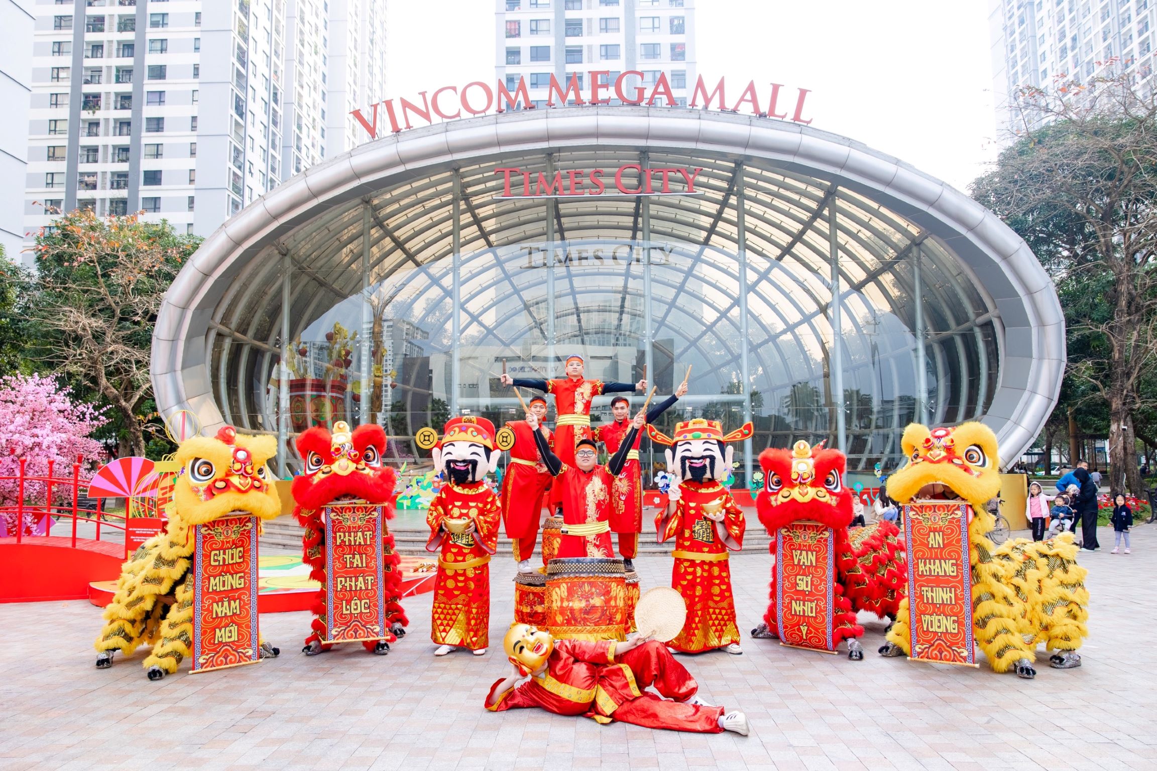 Vincom trở thành điểm hẹn khai xuân hấp dẫn của hàng vạn khách hàng trên cả nước