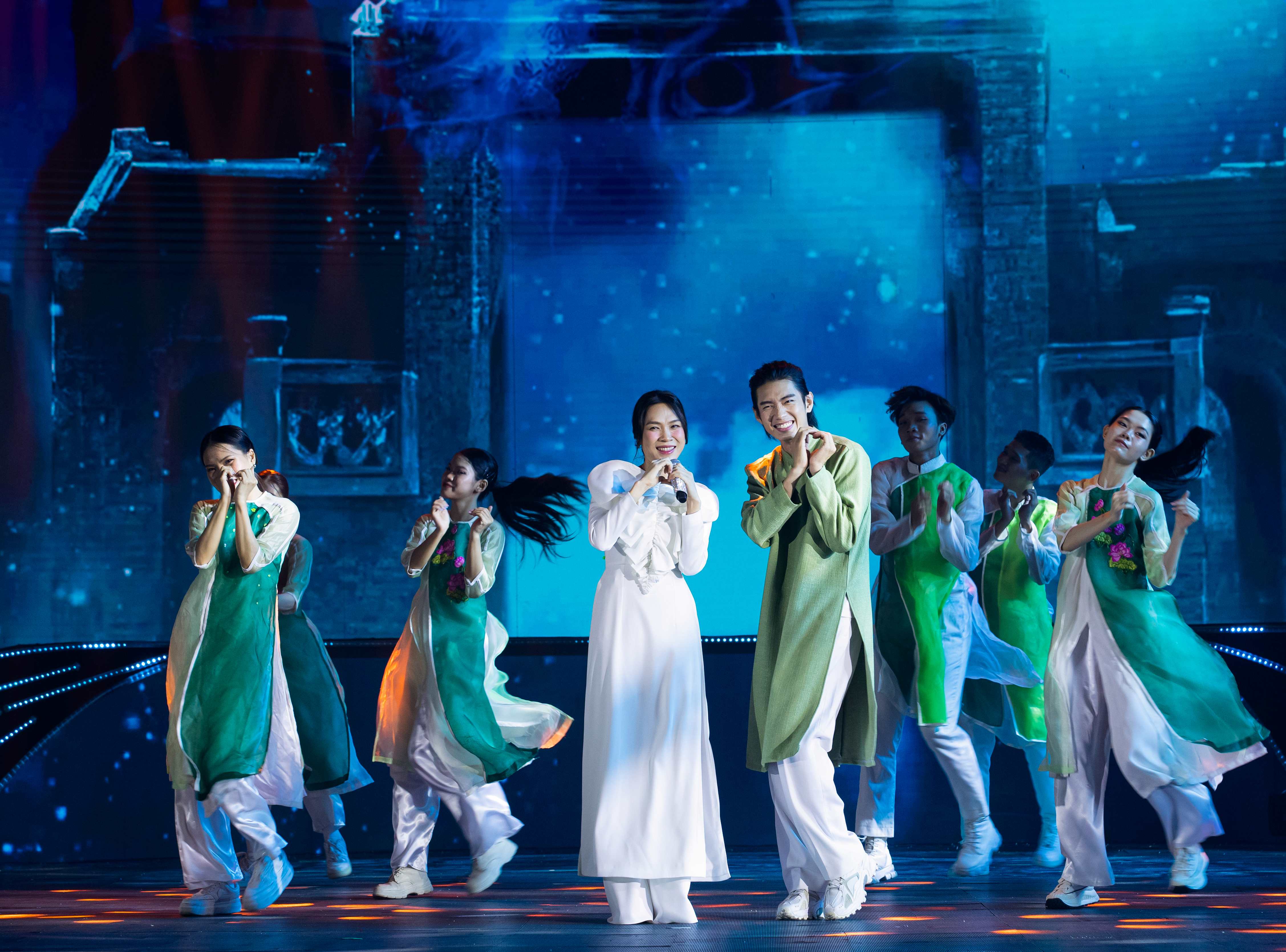 VPBank  Hoa Xuân Ca Dấu ấn thịnh vượng chạm đến hàng triệu trái tim