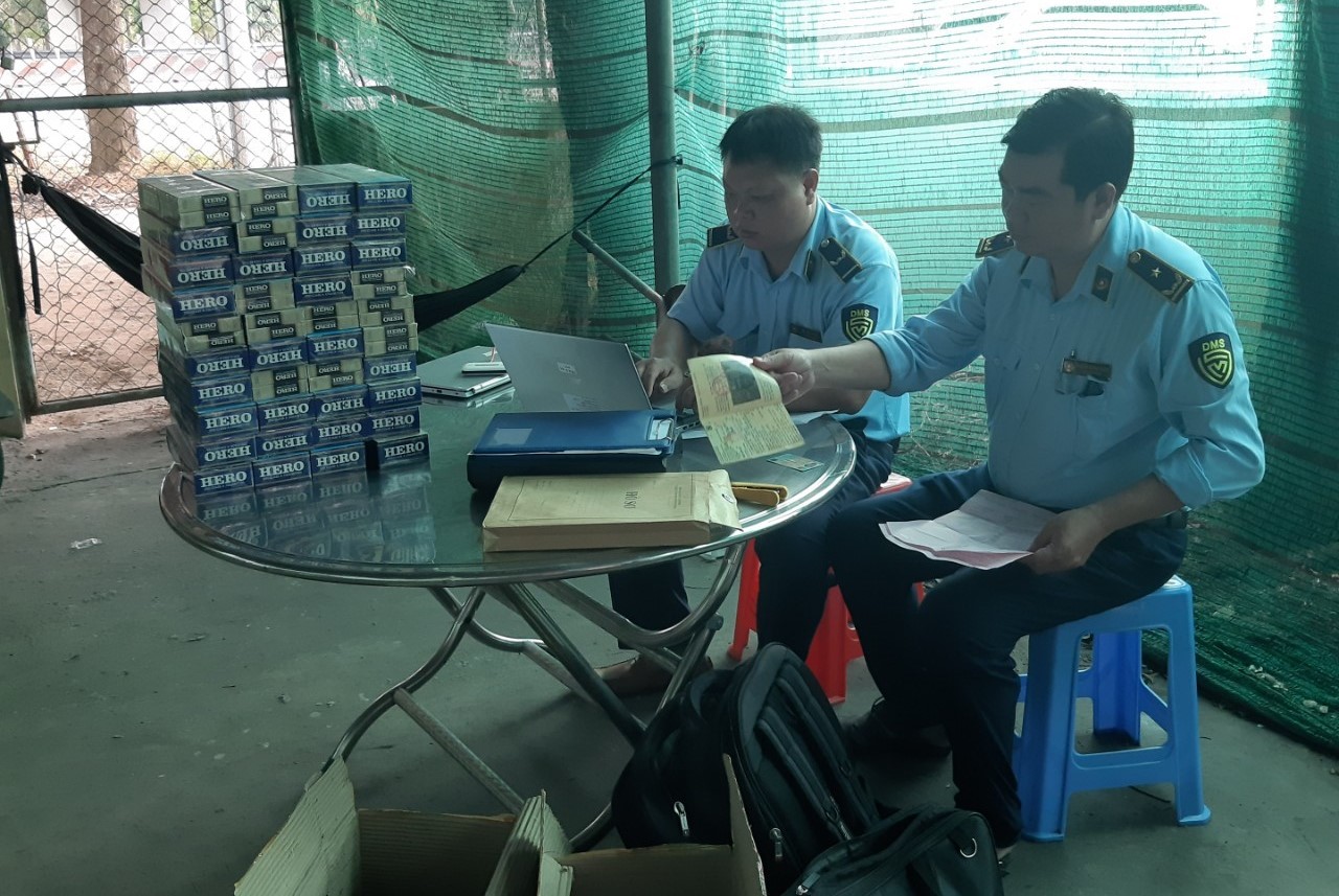 Vận chuyển 400 bao thuốc lá nhập lậu, một cá nhân bị phạt 20 triệu đồng