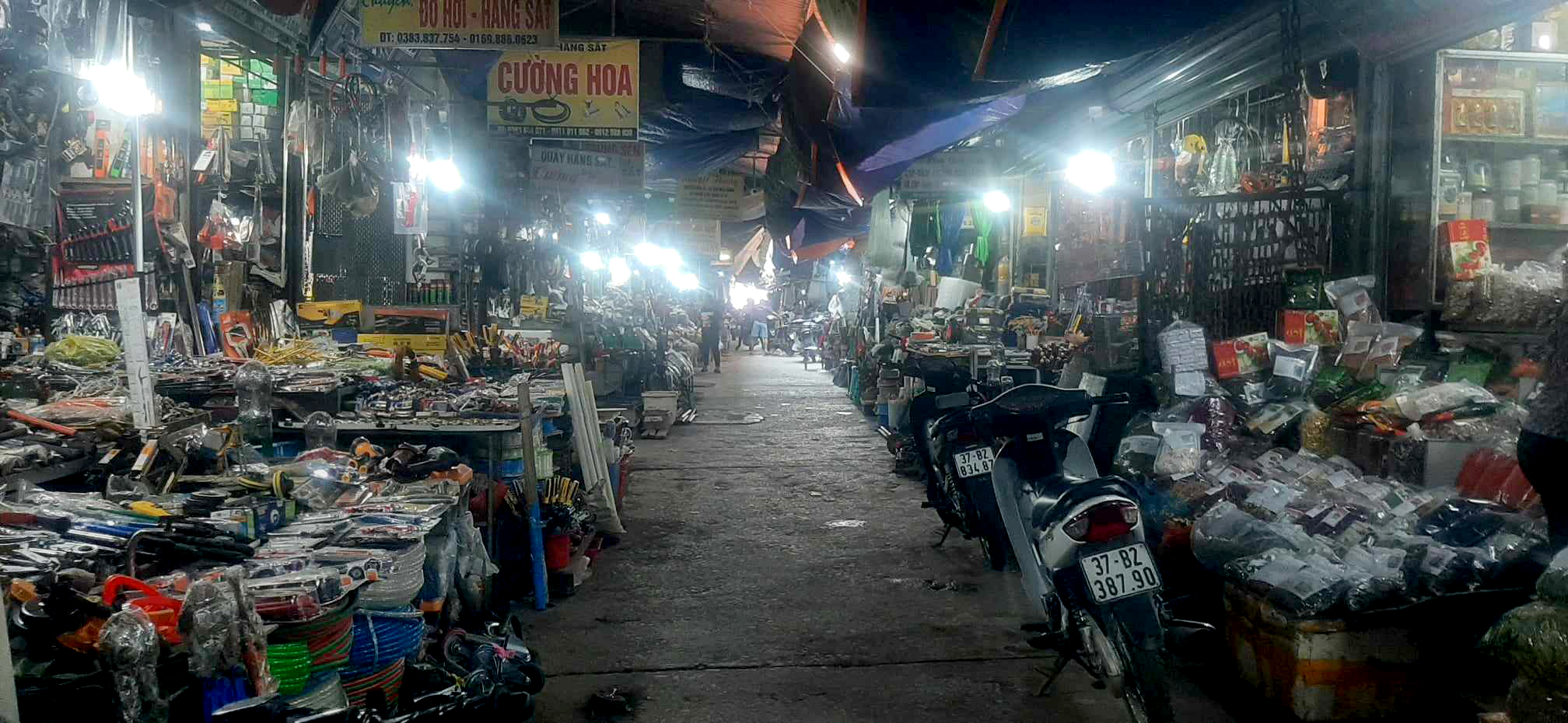 Áp lực gia tăng khiến sức mua tại chợ truyền thống sụt giảm