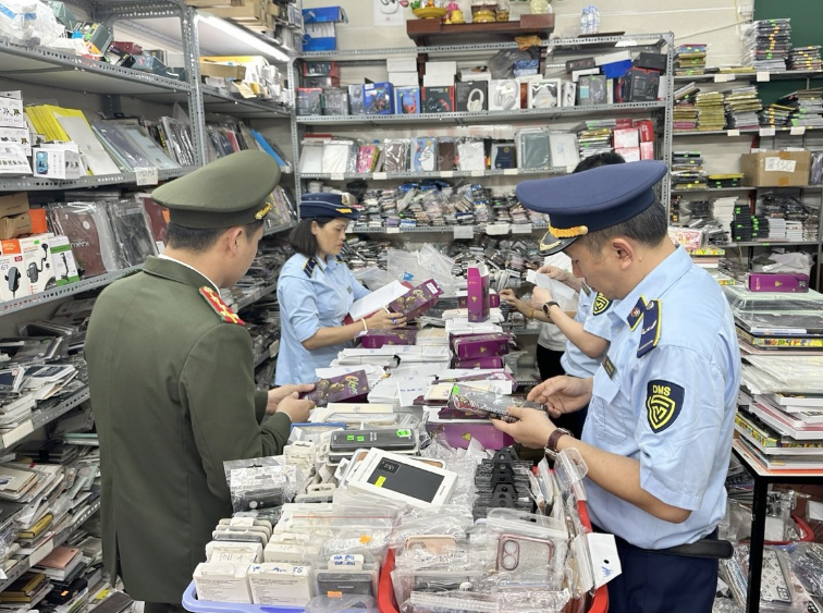 Nghệ An Thu giữ gần 1.600 sản phẩm linh kiện điện thoại không rõ nguồn gốc