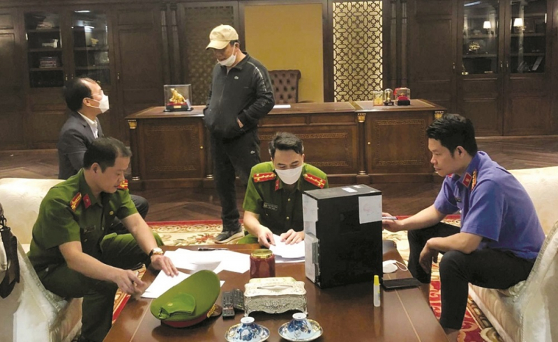 Vụ án Trịnh Văn Quyết 3 bị can thuộc Ủy ban Chứng khoán phạm tội thế nào