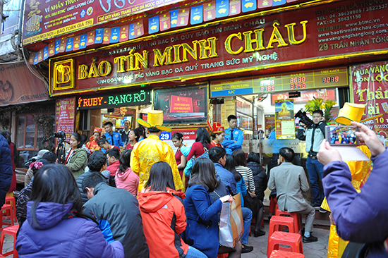 Quản lý thị trường vàng thế nào khi giá biến động liên tục