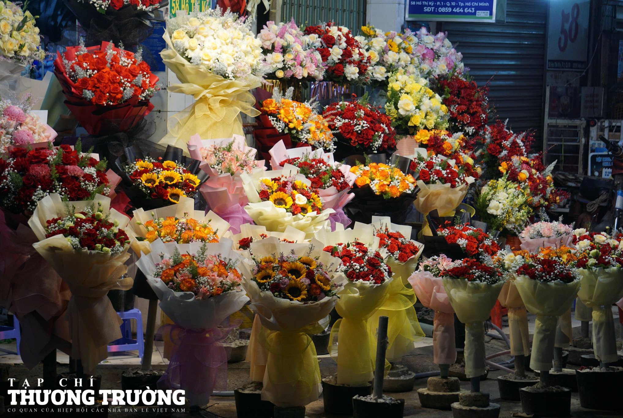 Chợ hoa Hồ Thị Kỷ tiểu thương bán xuyên đêm trước ngày 83