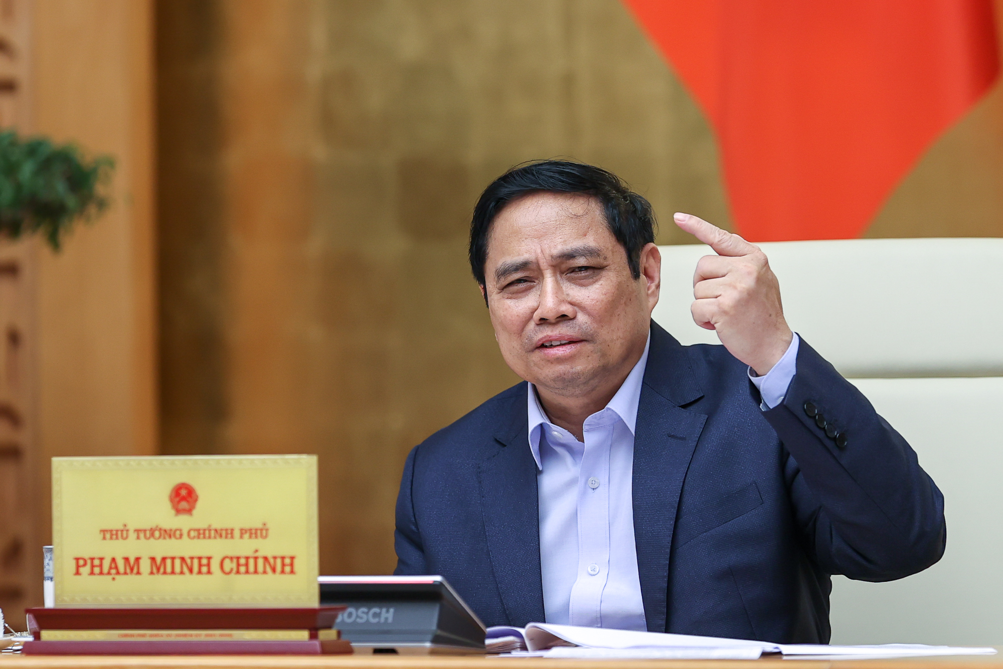 Thủ tướng họp khẩn với loạt doanh nghiệp bất động sản, sản xuất để tháo gỡ khó khăn