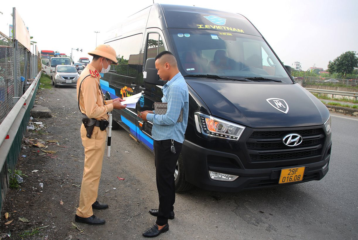 Tăng cường kiểm tra, chống thất thu thuế từ xe hợp đồng, xe trá hình