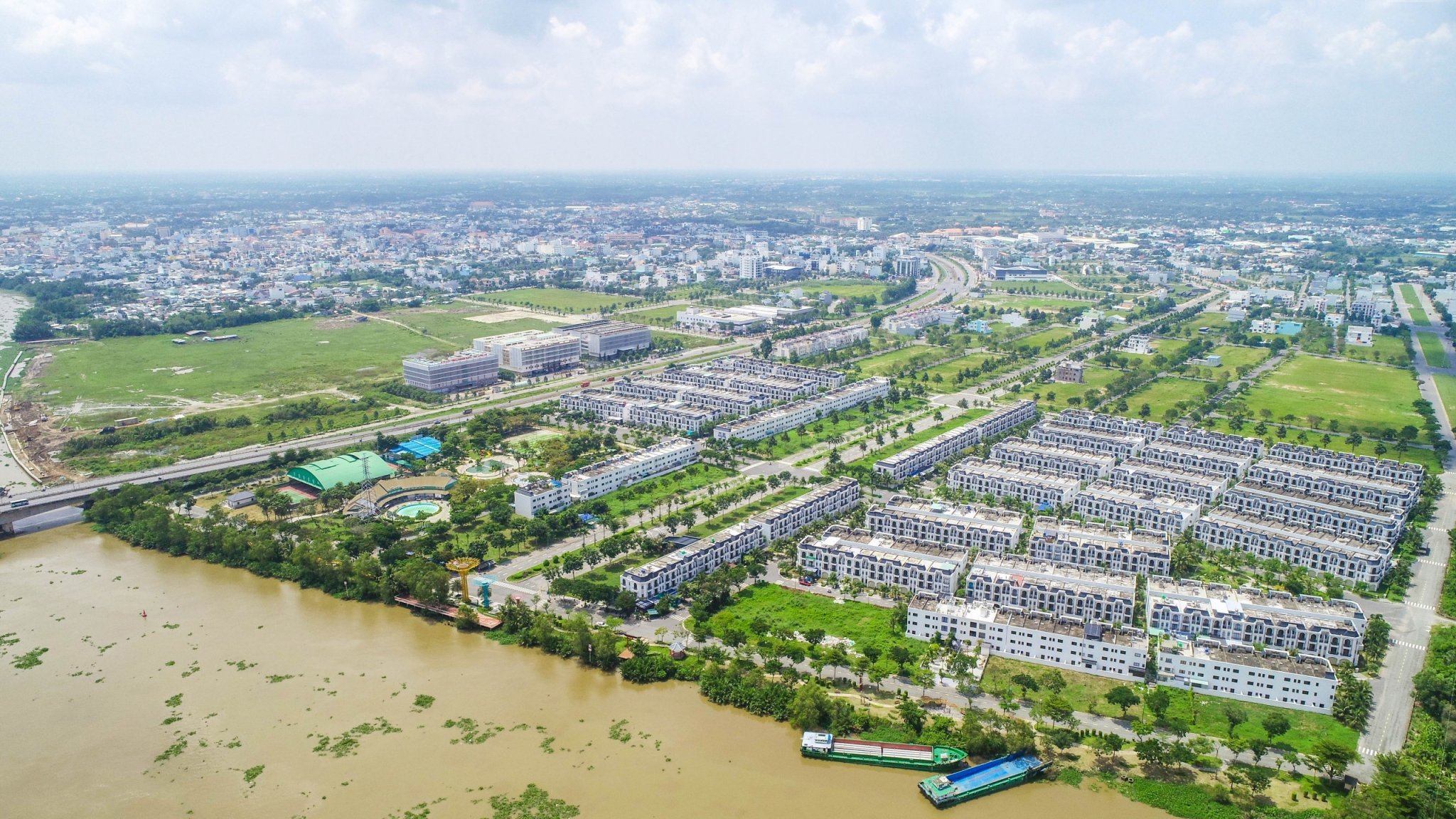 Nhà phố ven sông La Villa Green City Đáng giá và đáng sống