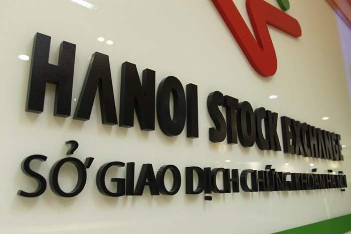 HNX đưa một loạt cổ phiếu vào diện cảnh báo 