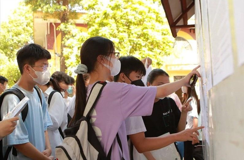 Hà Nội cấm cơ sở giáo dục thu tiền ‘giữ chỗ’ của học sinh, cha mẹ học sinh