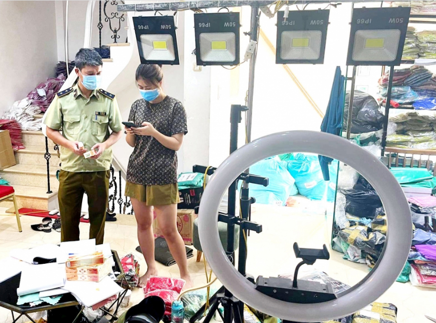 Người tiêu dùng nên cẩn trọng khi mua sắm trực tuyến