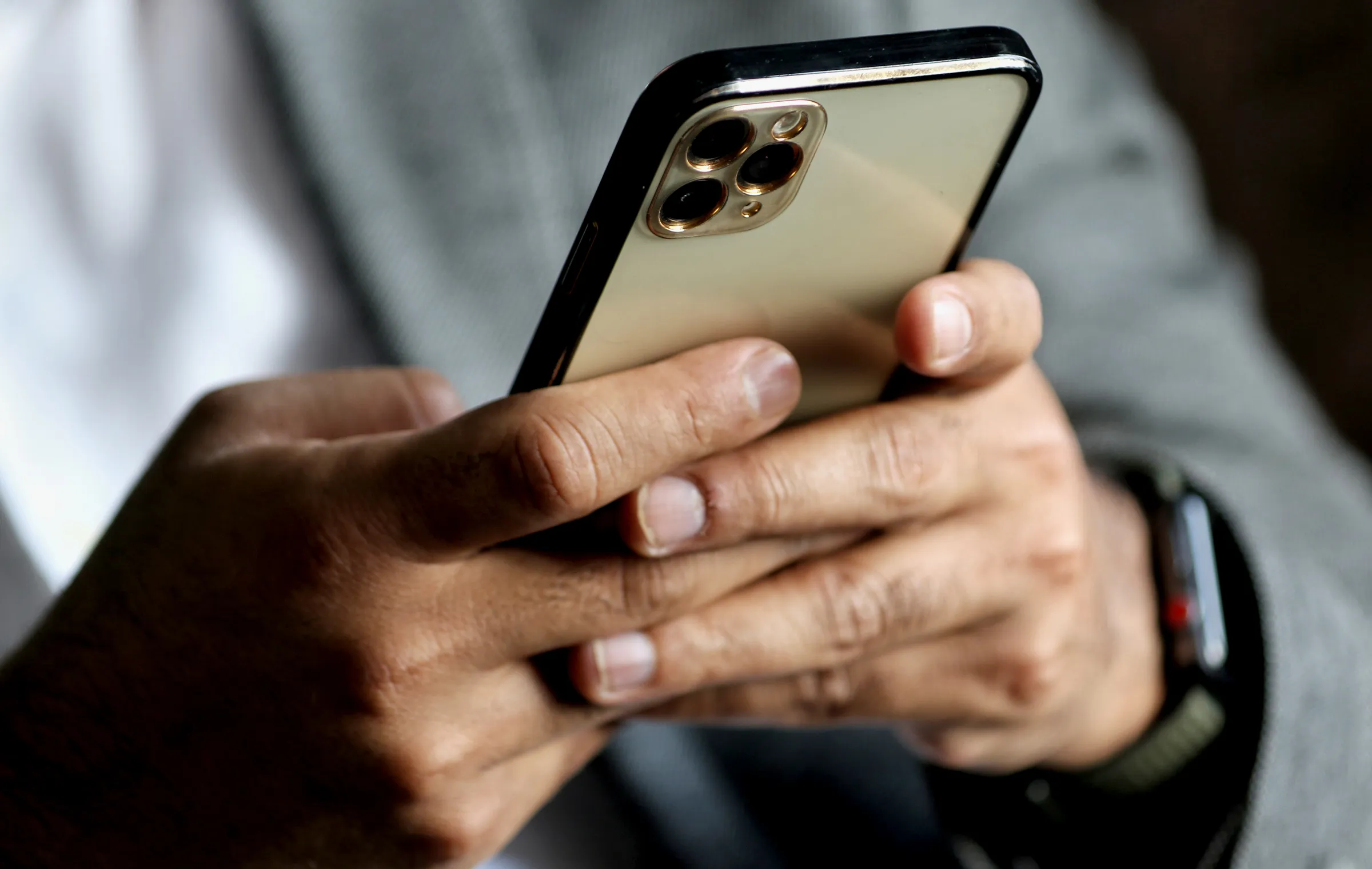 Người dùng iPhone bị dội bom thông báo, Bộ TTTT đưa ra cảnh báo