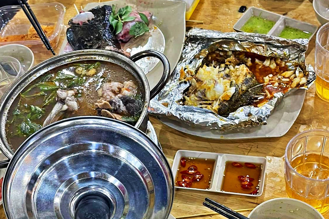 Thực hư du khách bị lừa đưa vào quán hải sản cân điêu ở Nha Trang