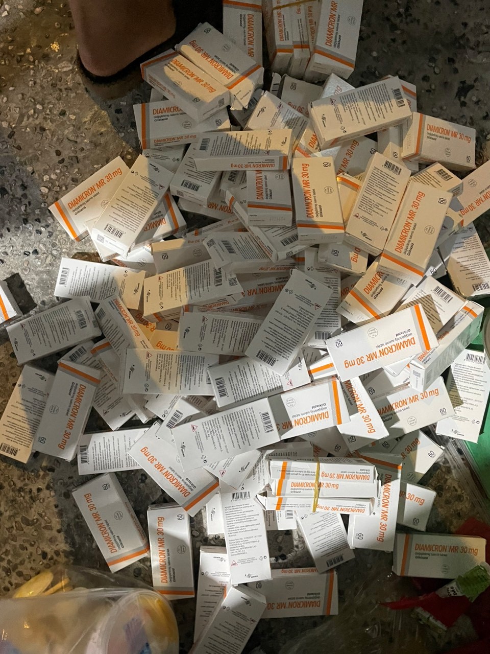 TPHCM Tạm giữ gần 8000 hộp thuốc tân dược trị giá hơn 2.5 tỉ đồng