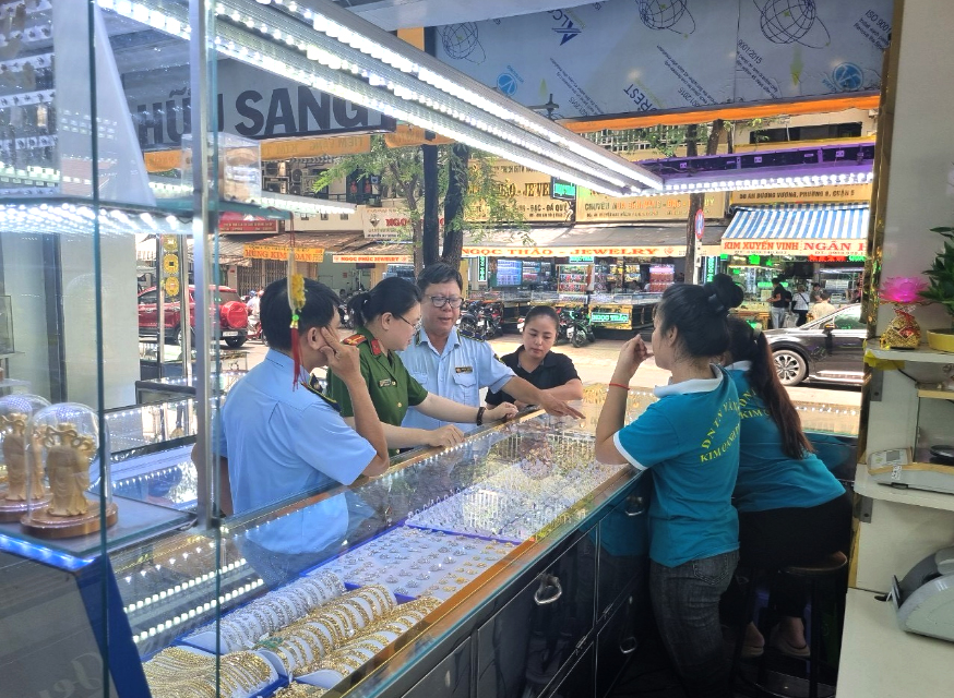 Phát hiện nhiều trang sức vàng không rõ xuất xứ, giả mạo nhãn hiệu tại TPHCM