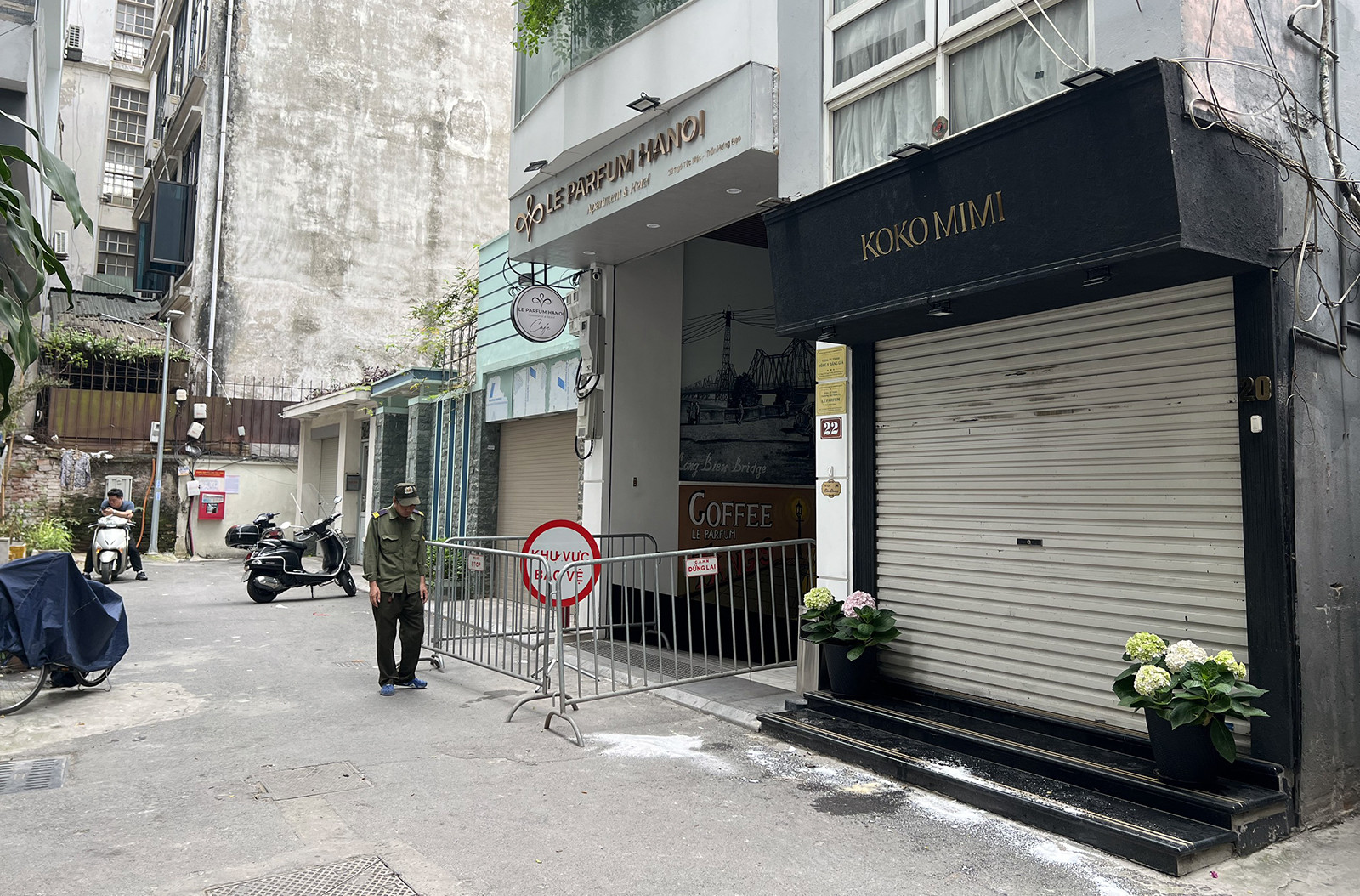 Hà Nội Sập mái kính nhà 7 tầng khiến 2 người tử vong