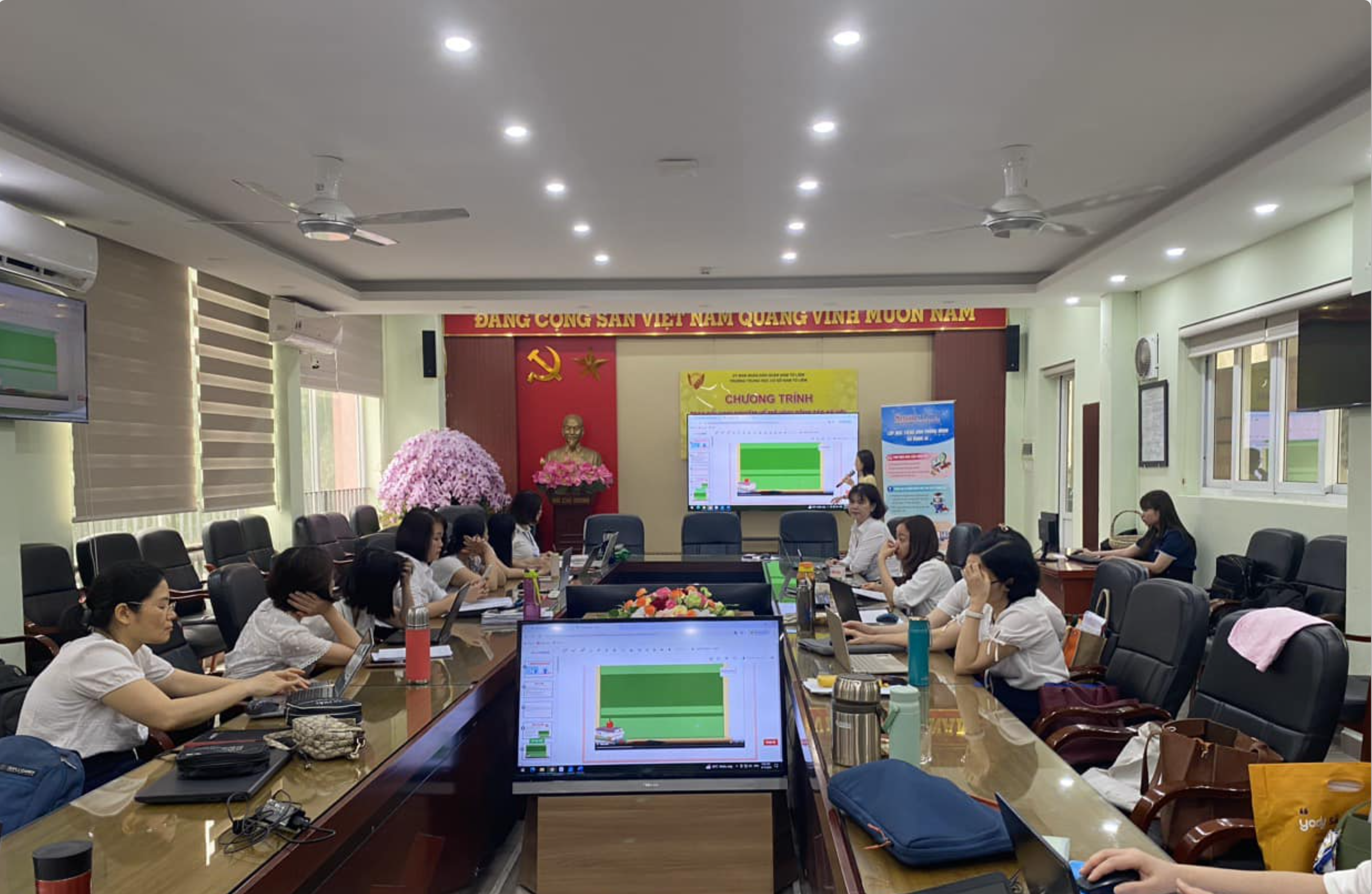 Trường THCS Nam Từ Liêm tổ chức tập huấn phần mềm thiết kế bài giảng Smartschool cho giáo viên