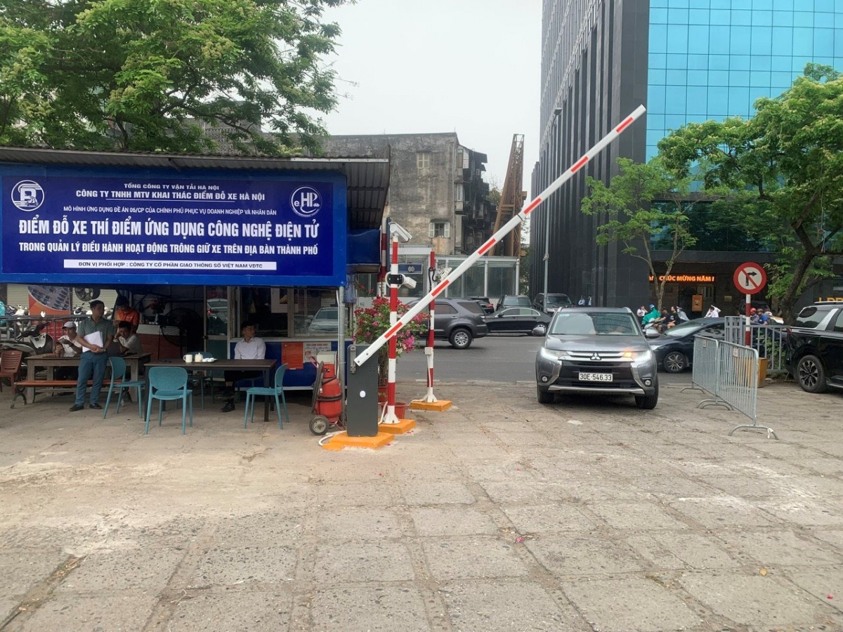 Hà Nội thí điểm ứng dụng trông giữ xe không dùng tiền mặt