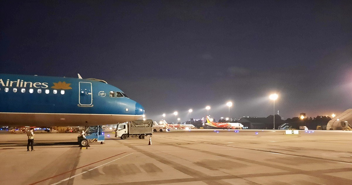 Tăng cường hơn 2.000 chuyến bay đêm nhằm hạ nhiệt giá vé máy bay