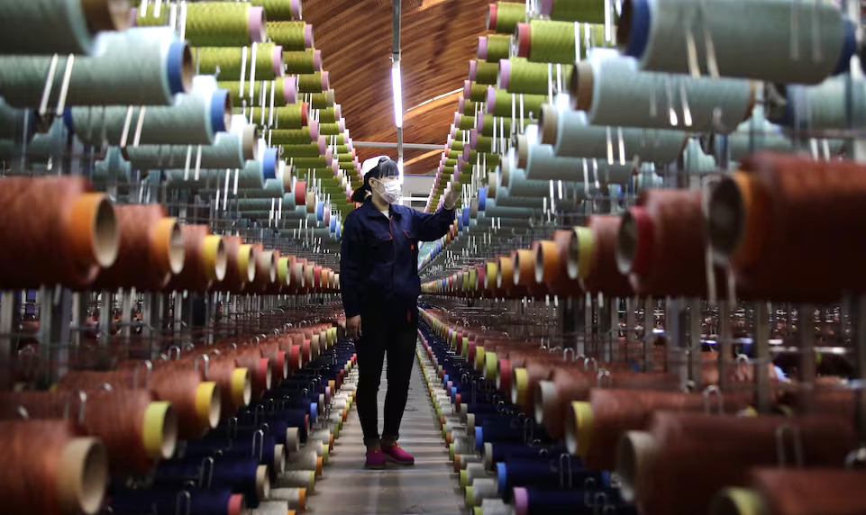 Nhựa nguyên sinh và chuyện giảm phát thải của ngành thời trang