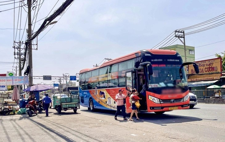 Tăng cường xử lý xe dù, bến cóc trong dịp nghỉ lễ 304 - 15