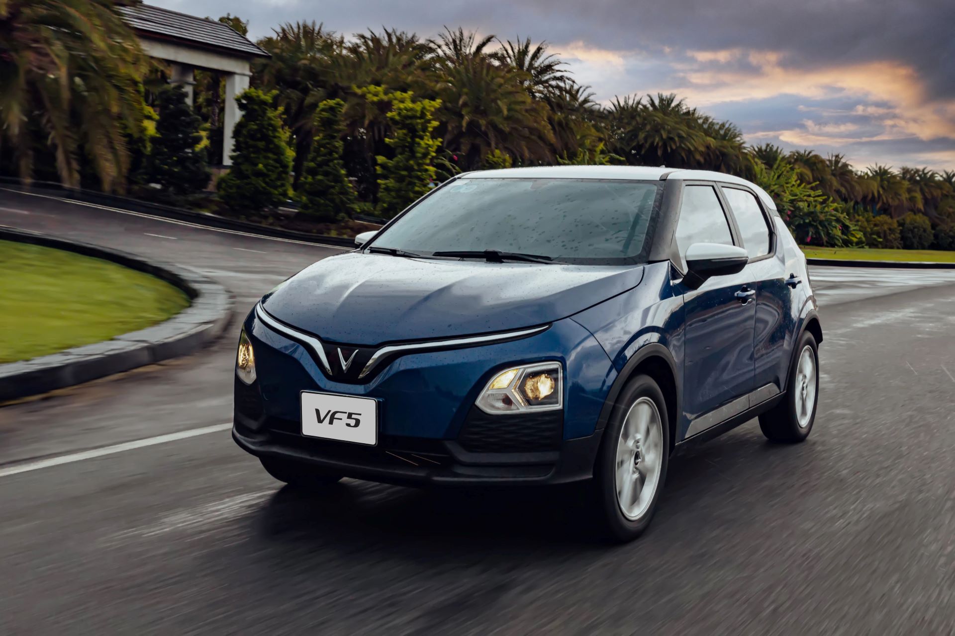 Đổi xe xăng lấy xe điện, người dùng Việt hưởng lợi kép