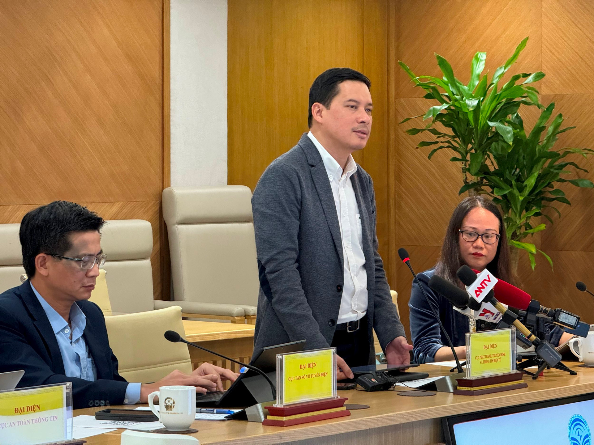 QUẢNG CÁO SAI SỰ THẬT CẦN THẮT CHẶT QUẢN LÝ NGƯỜI NỔI TIẾNG TRÊN MẠNG XÃ HỘI