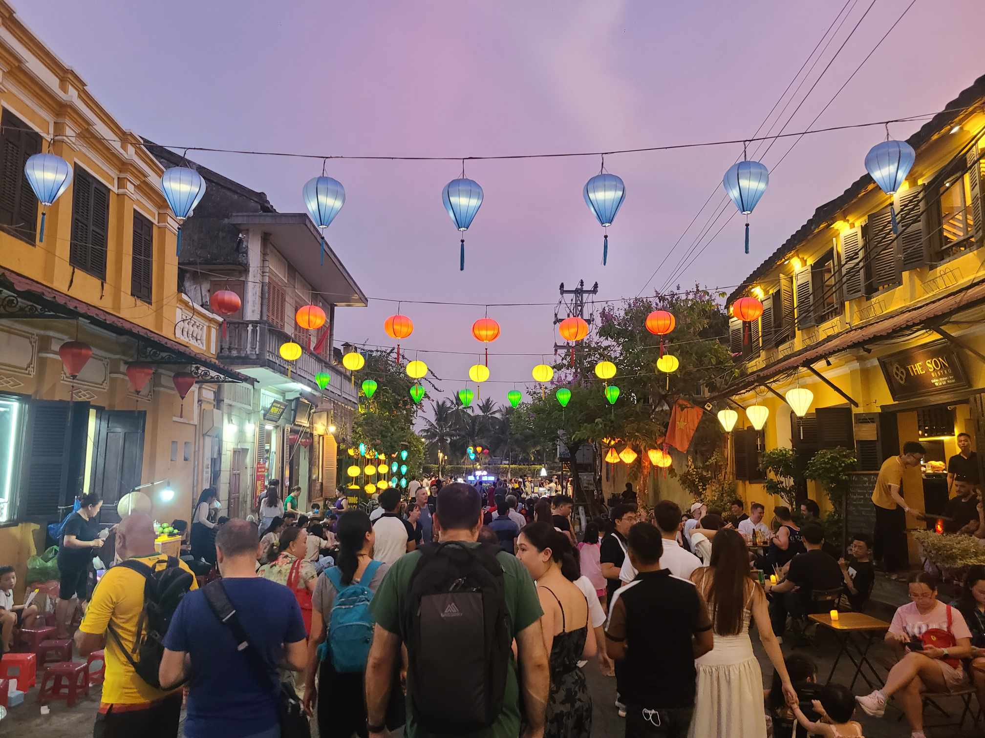 Cả nước đón 8 triệu lượt khách du lịch dịp nghỉ lễ 304 - 015