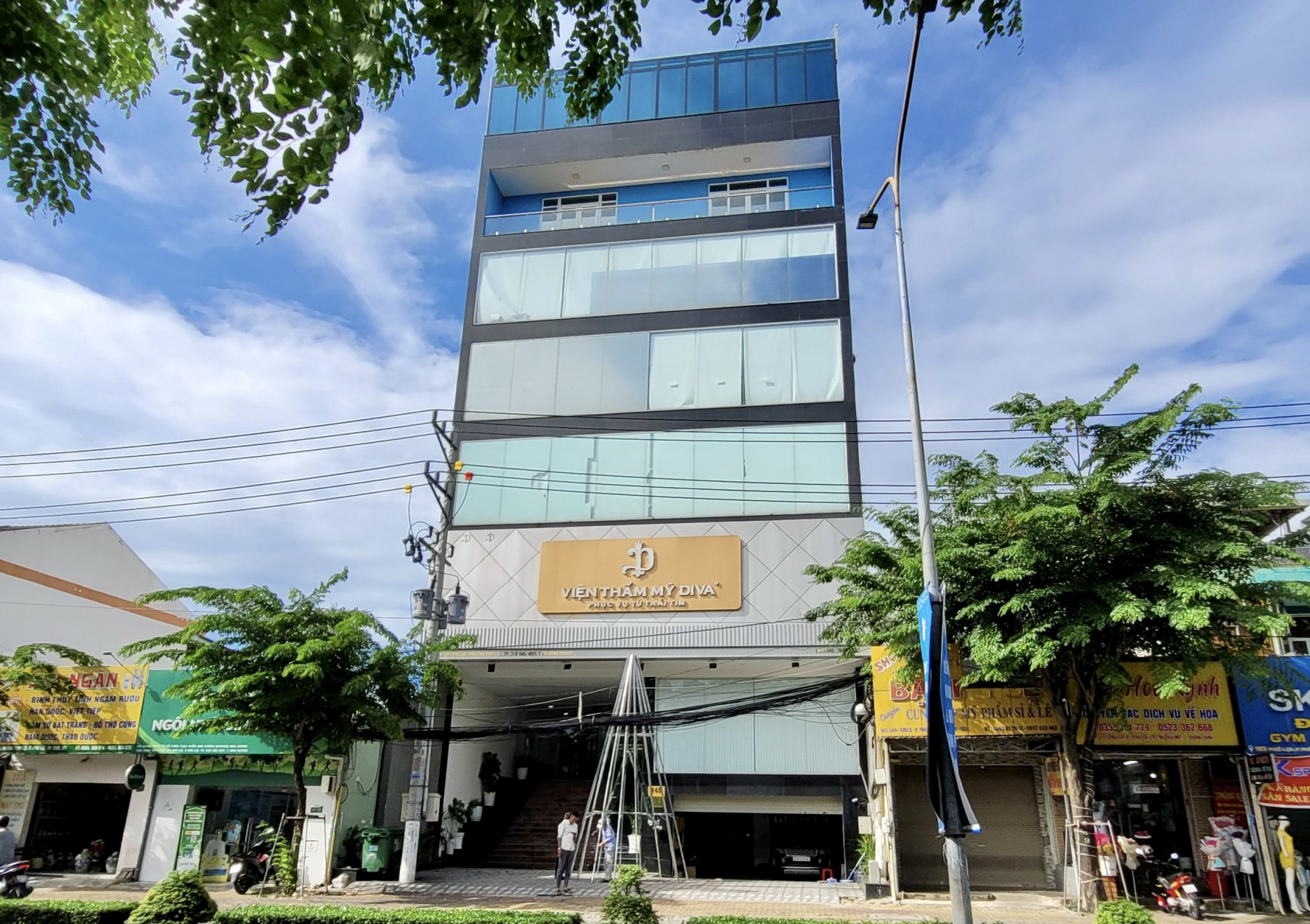  Viện thẩm mỹ coi thường sức khỏe khách hàng, thực hiện dịch vụ không phép