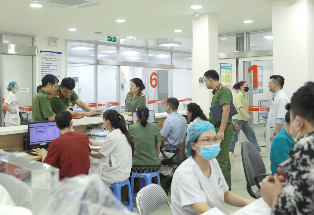 Điều tra nguyên nhân vụ nghi ngộ độc thực phẩm khiến 350 công nhân nhập viện