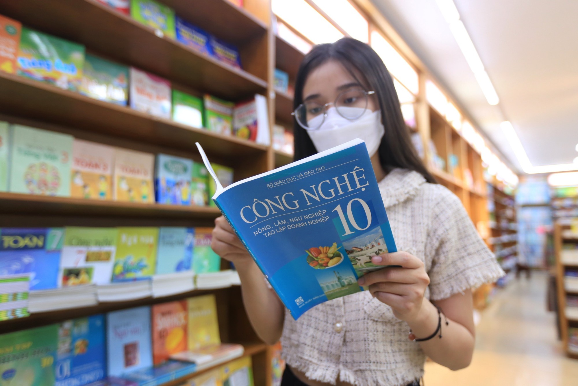 Nghiên cứu quy định giá tối đa sách giáo khoa để áp dụng từ ngày 17