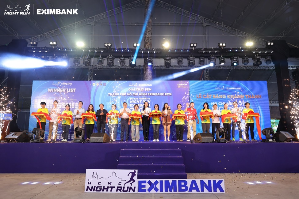 Giải chạy đêm “Ho Chi Minh City Night Run Eximbank 2024” đã chính thức khai mạc