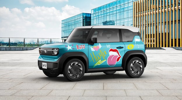 Từ sức nóng của VF 3, thấy gì về chiến lược kinh doanh đa kênh độc đáo của VinFast