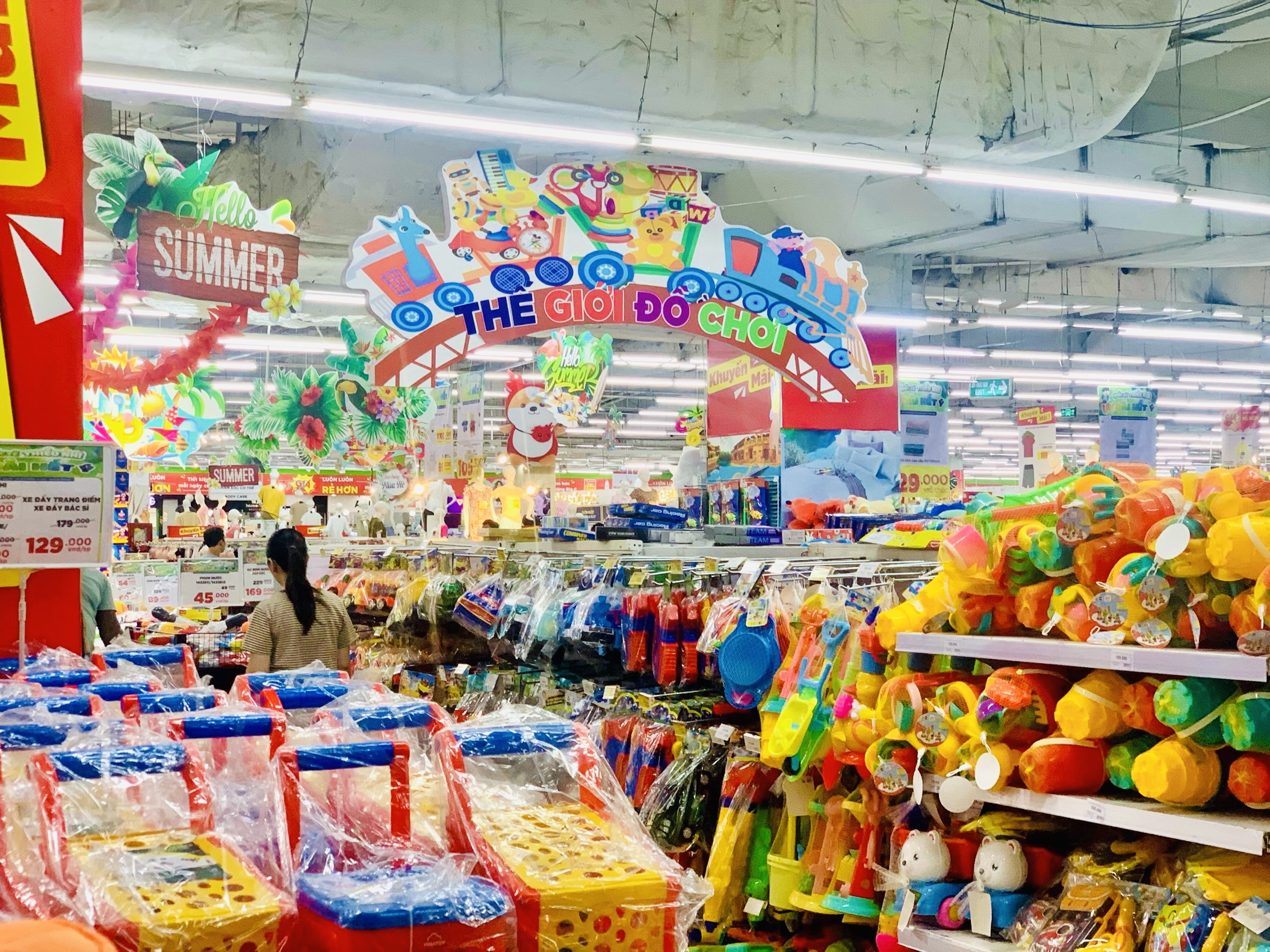 Nhộn nhịp thị trường đồ chơi trẻ em dịp Quốc tế Thiếu nhi 16
