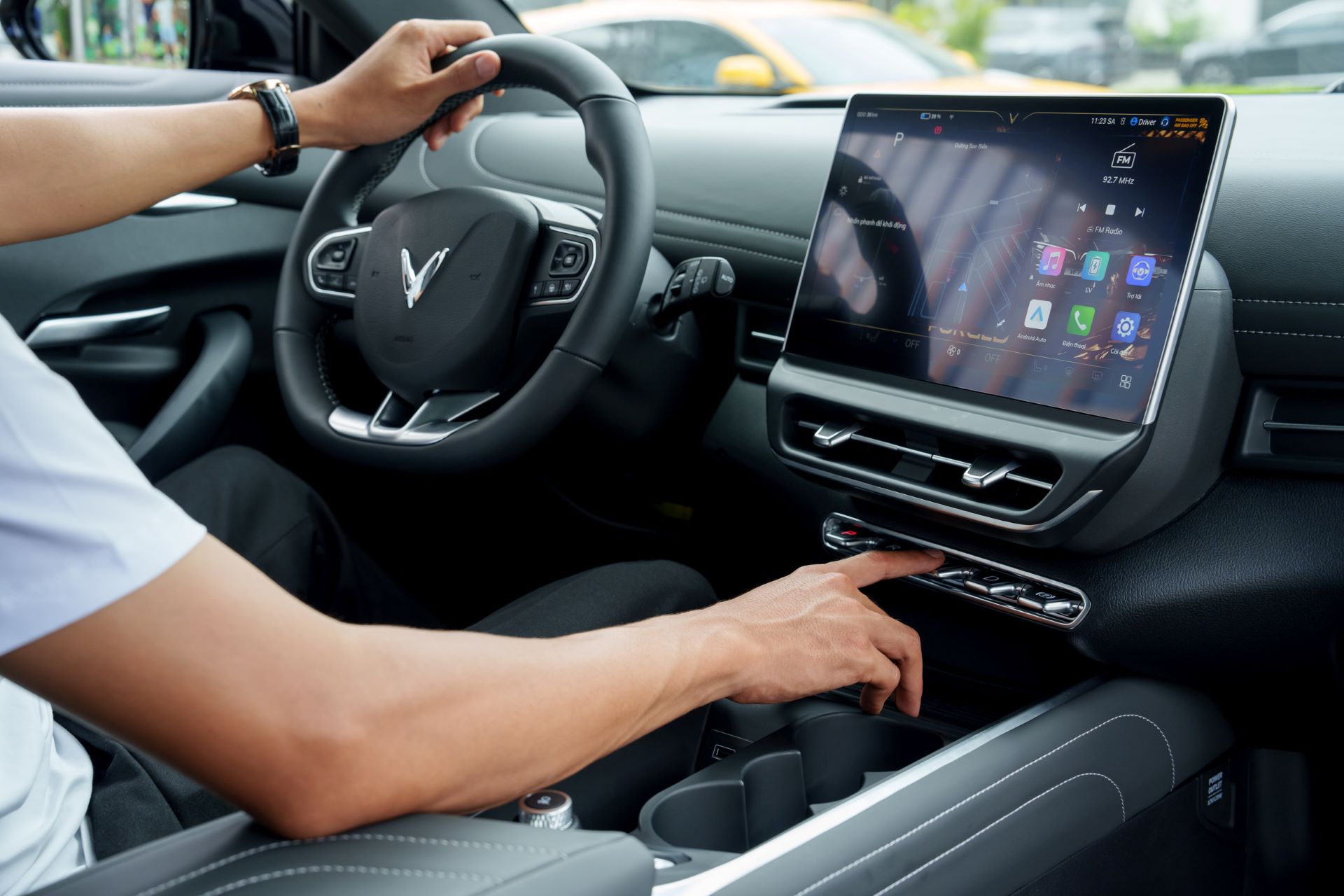 Cận cảnh những chiếc VinFast VF 7 Hoả Long Độc Bản đầu tiên trên thị trường