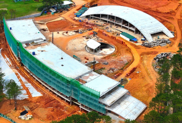 Yêu cầu tháo dỡ công trình vi phạm tại dự án Tòa nhà câu lạc bộ Golf thuộc sân Golf Đà Lạt