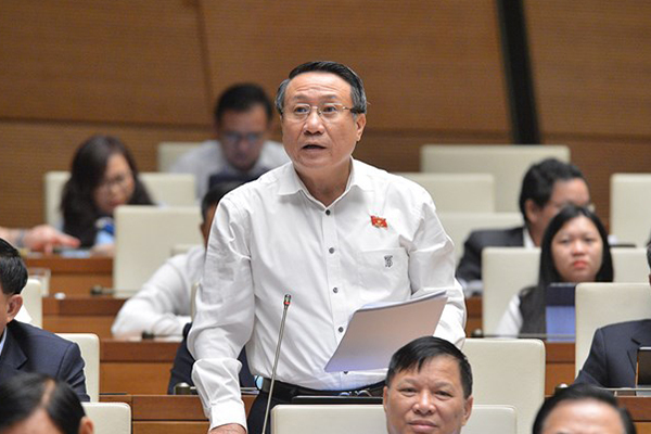 Áp lực lạm phát hiện hữu, chưa thể bỏ room tín dụng