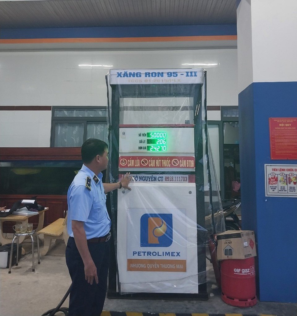Bạc Liêu Phát hiện cây xăng tự ý tăng giá bán xăng RON 95-III