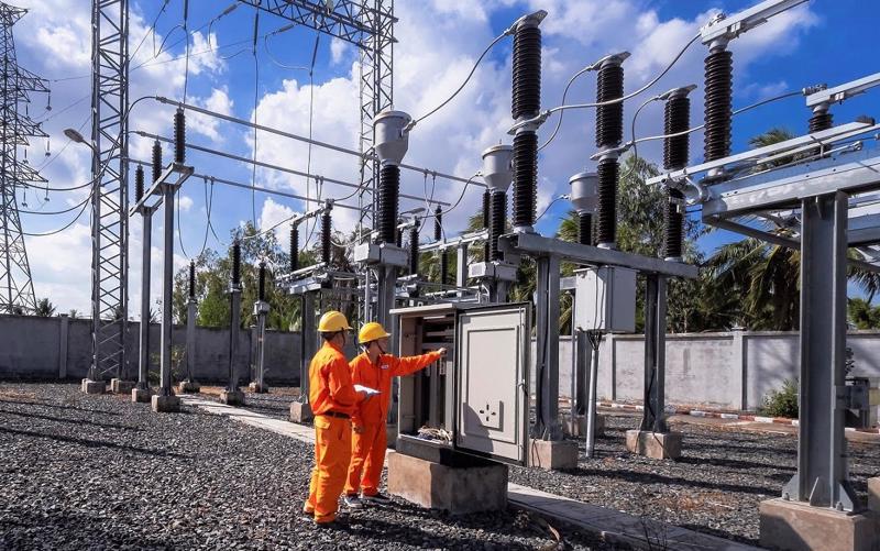 Nắng nóng kéo dài, tiêu thụ điện lập kỷ lục mới