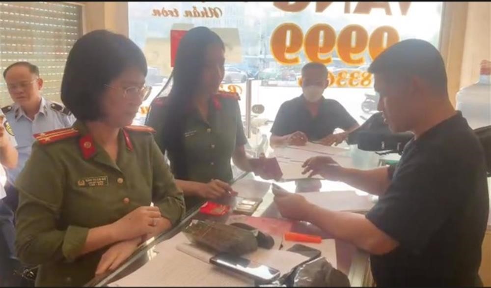 Đã xác định nhóm đối tượng được thuê xếp hàng để mua vàng