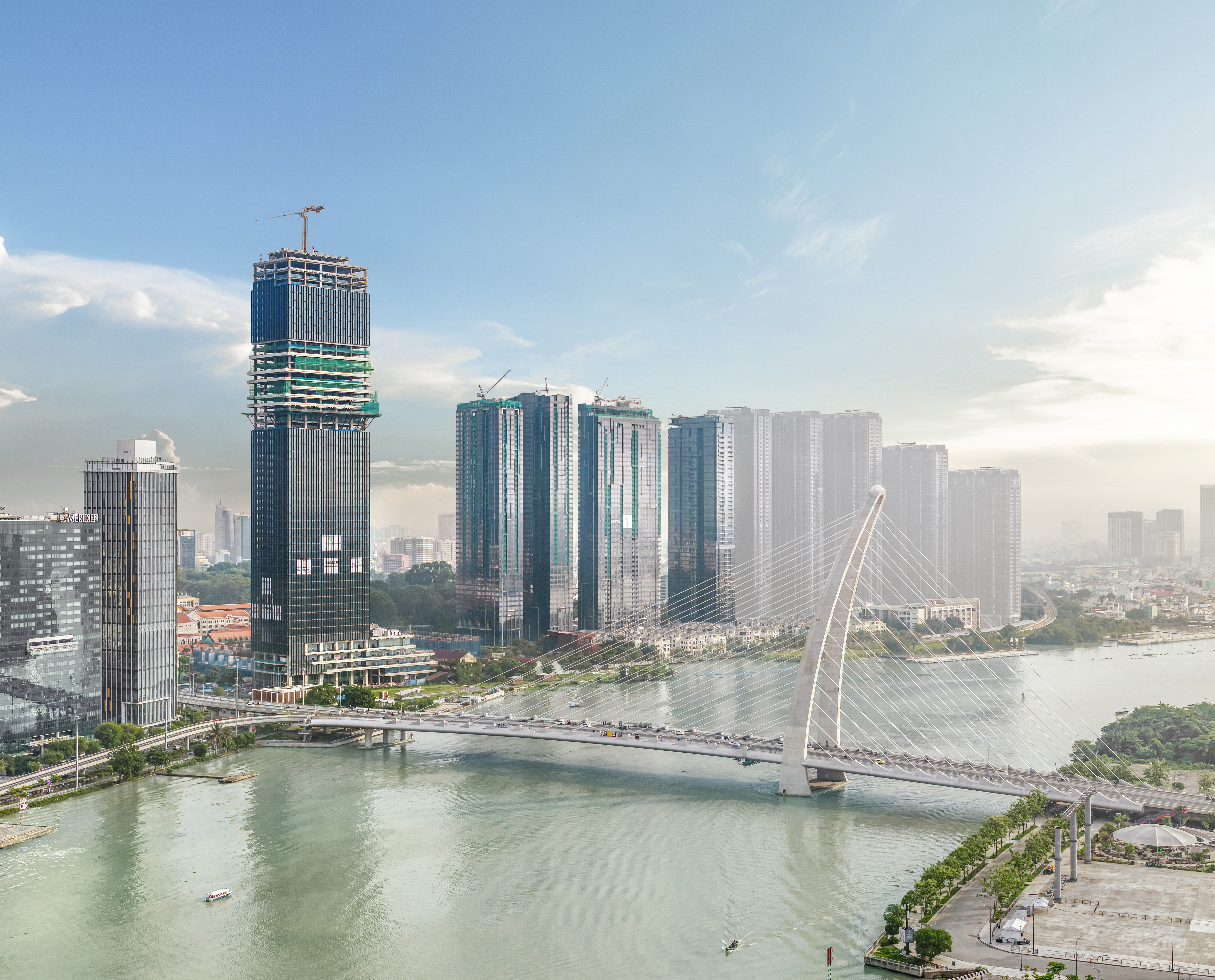 Masterise Homes bàn giao sổ hồng các căn hộ Hàng hiệu Marriott đầu tiên tại Việt Nam
